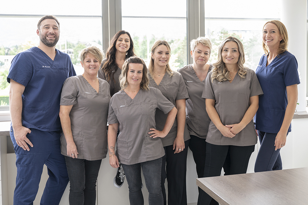 Cabinet orthodontie equipe Cabinet d'orthodontie - équipe avec le sourire